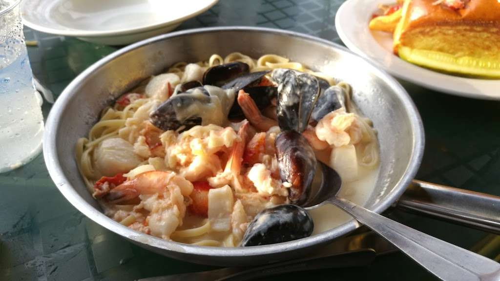 Castaways Seafood and Grille | 209 Ocean Blvd, Seabrook, NH 03874, USA | Phone: (603) 760-7500