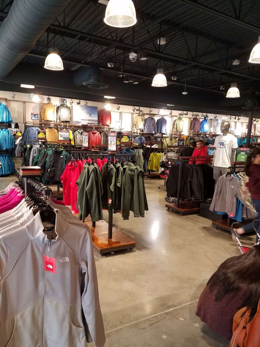 The North Face Outlet | 3790 Livermore Outlets Dr, Livermore, CA 94551, USA | Phone: (925) 454-0546