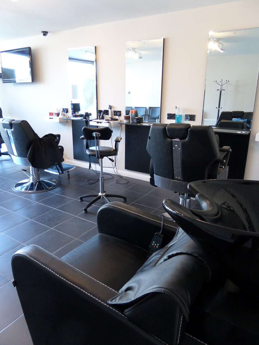 Cutting Edge Gentlemens Barbers | 3 Albury Grove Rd, Cheshunt, Waltham Cross EN8 8NS, UK | Phone: 01992 214563