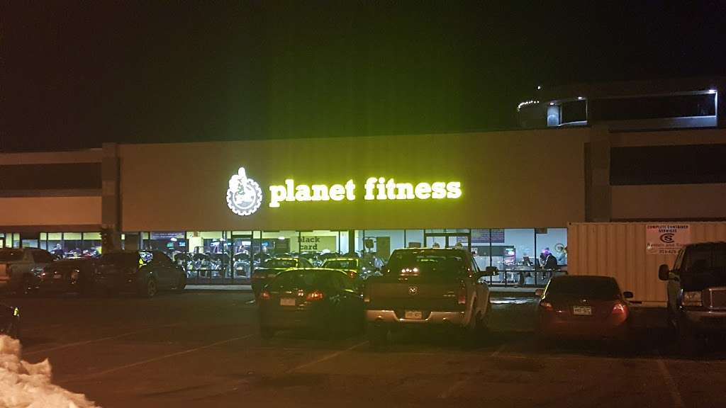 Planet Fitness | 3265 S Wadsworth Blvd, Lakewood, CO 80227, USA | Phone: (303) 985-8888