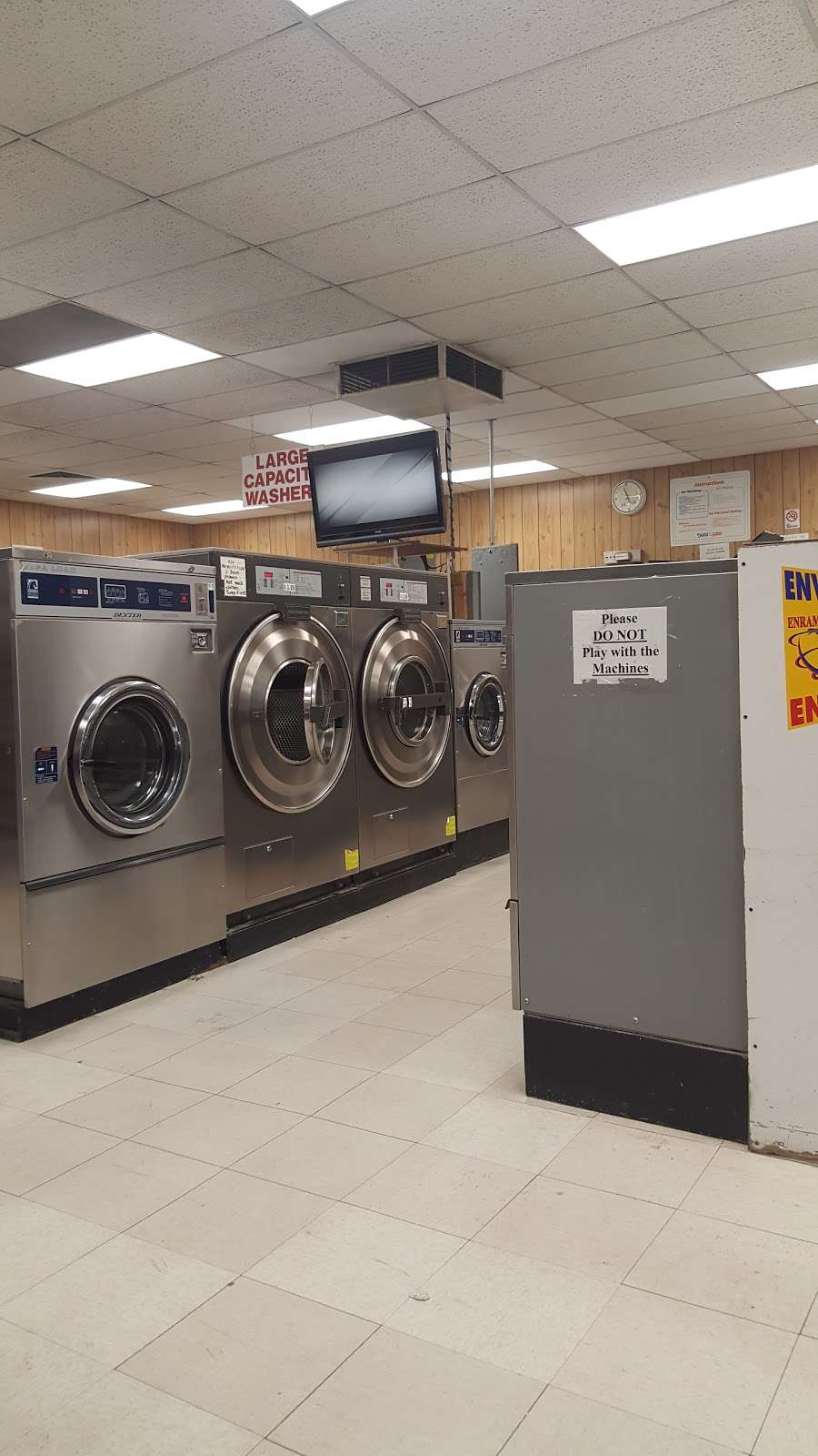 York Town Laundromat | 7855 York St, Denver, CO 80229, USA | Phone: (303) 286-8206