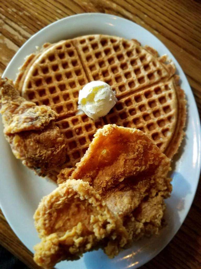 Lo-Los Chicken & Waffles | 2040 N Rainbow Blvd, Las Vegas, NV 89108, USA | Phone: (702) 483-4311