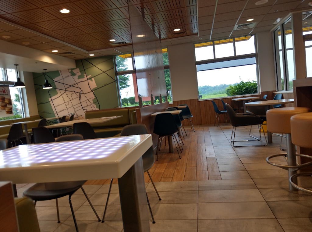 McDonalds | 190 Hansen Blvd, North Aurora, IL 60542, USA | Phone: (630) 907-9401