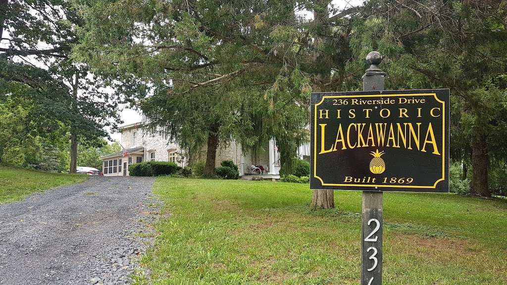 Lackawanna Bed & Breakfast | 236 Riverside Dr, Front Royal, VA 22630, USA | Phone: (540) 636-7945