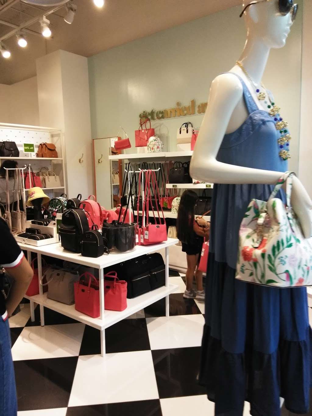 kate spade new york | 8200 Vineland Ave #326, Orlando, FL 32821, USA | Phone: (407) 238-1690