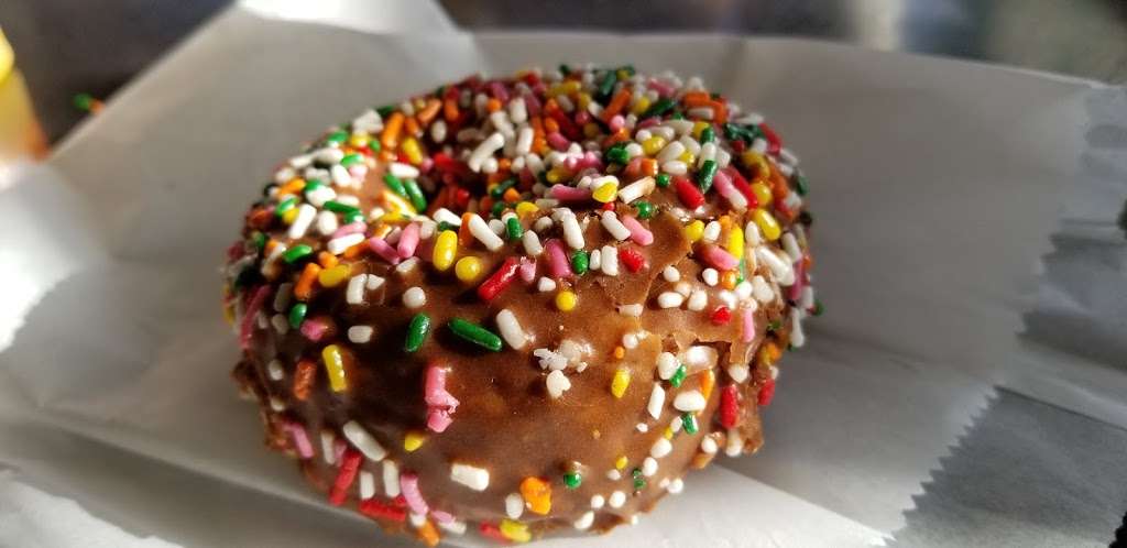 Circus Donuts | 1500 W Carson St, Torrance, CA 90501, USA | Phone: (310) 320-7604