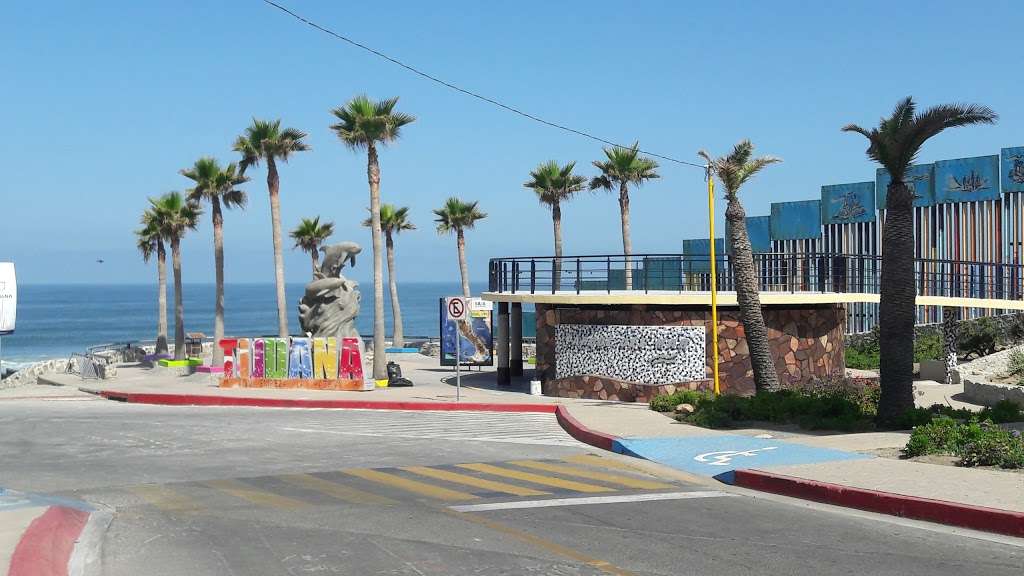 El Muro en la Playa, Tijuana | Faro, Monumental, Tijuana, B.C.