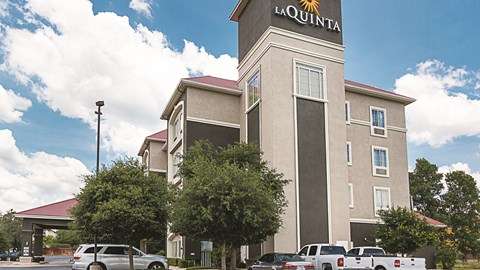 La Quinta Inn & Suites by Wyndham San Antonio Northwest | 11155 W Loop 1604 N, San Antonio, TX 78254, USA | Phone: (210) 447-8000