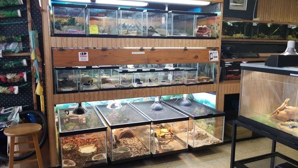 Birds & Beasts Pet Shop | 35 Berkshire Dr # 18, Crystal Lake, IL 60014, USA | Phone: (815) 477-7387