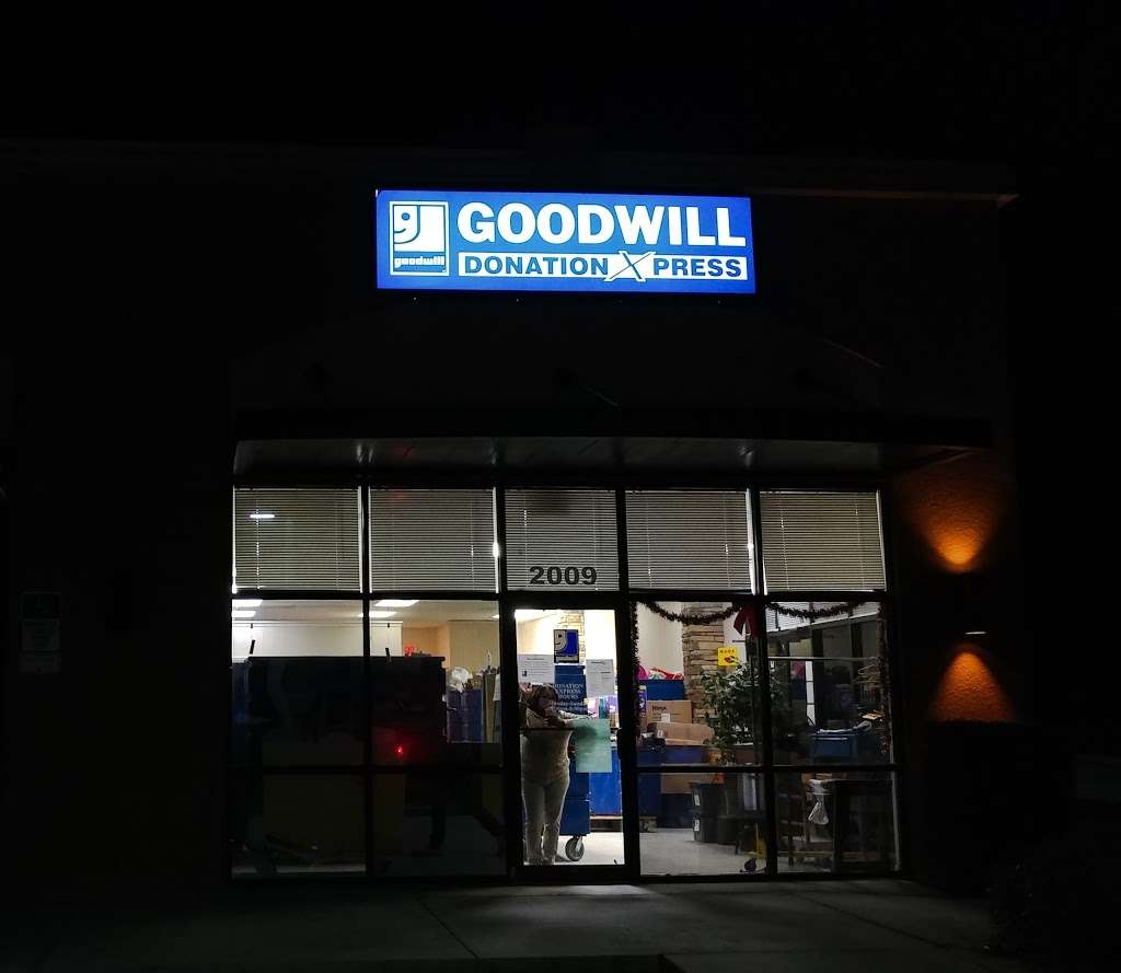 Goodwill Donation Xpress | 2009 Hickory Tree Rd, St Cloud, FL 34772, USA | Phone: (407) 857-0659