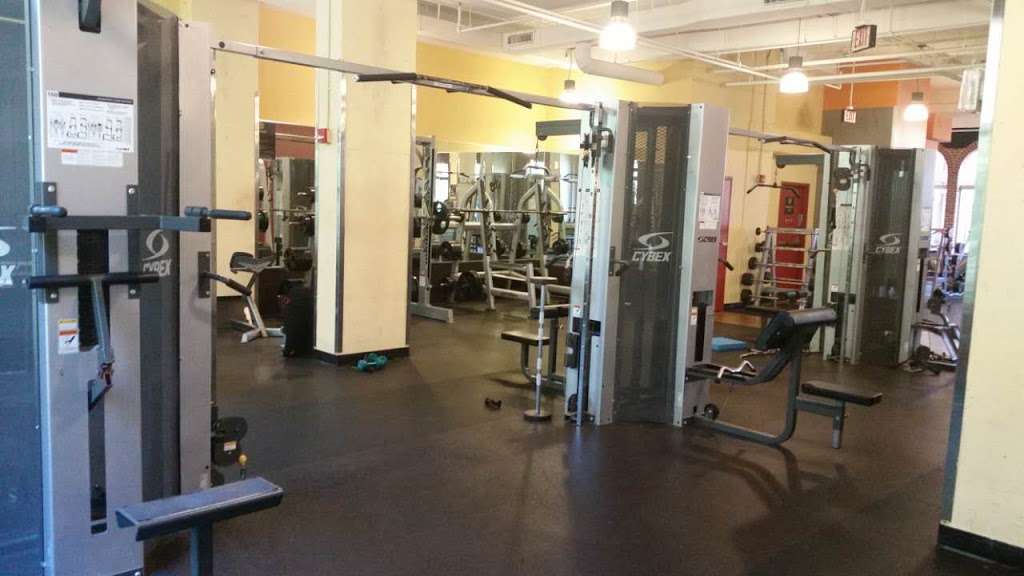 Golds Gym | 1220 N Fillmore St # 150, Arlington, VA 22201, USA | Phone: (703) 879-4200