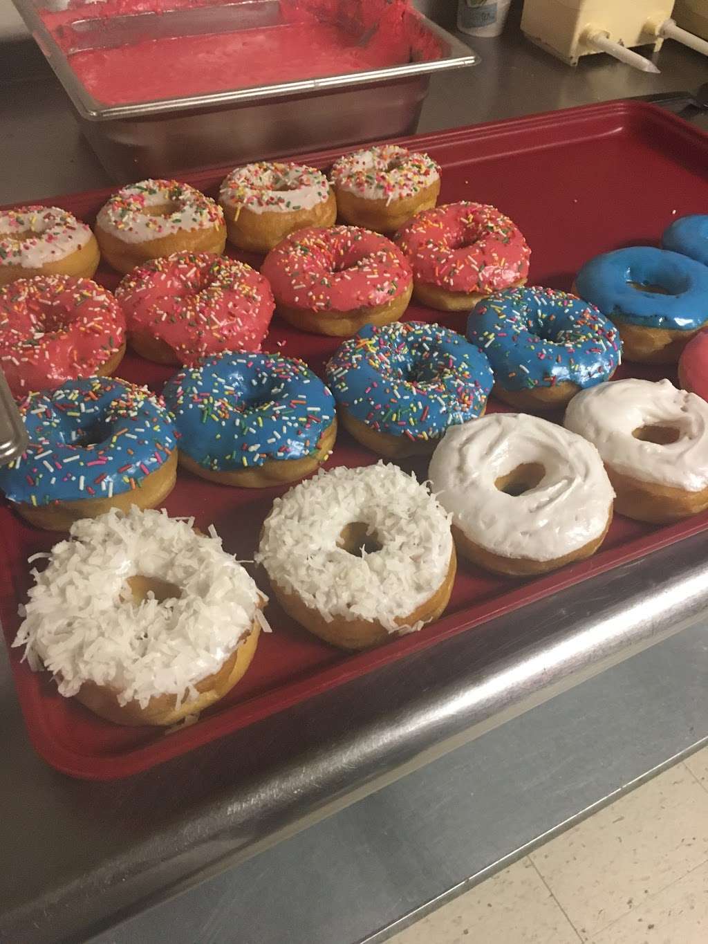 Donut Palace | 19919 FM 1485, New Caney, TX 77357, USA | Phone: (281) 689-1800