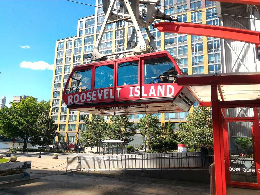 Roosevelt Island Tram Station | Main St, Roosevelt Island, NY 10044, USA