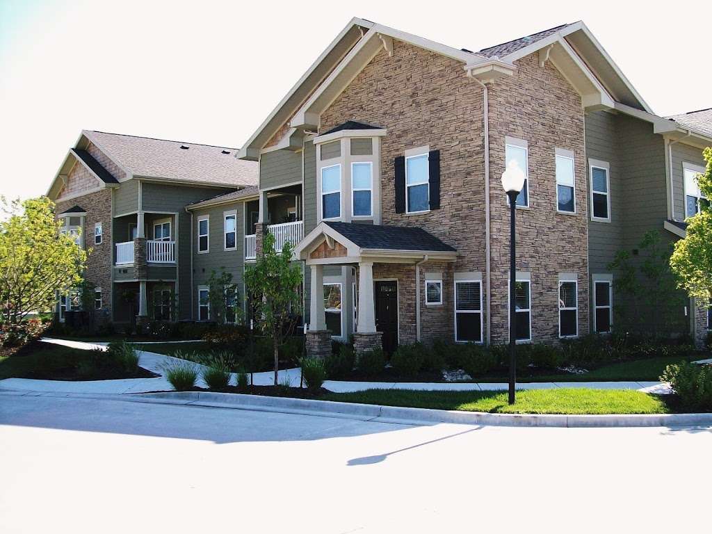 Villas At Carrington Square | 9801 W 136th St, Overland Park, KS 66221, USA | Phone: (913) 402-1800