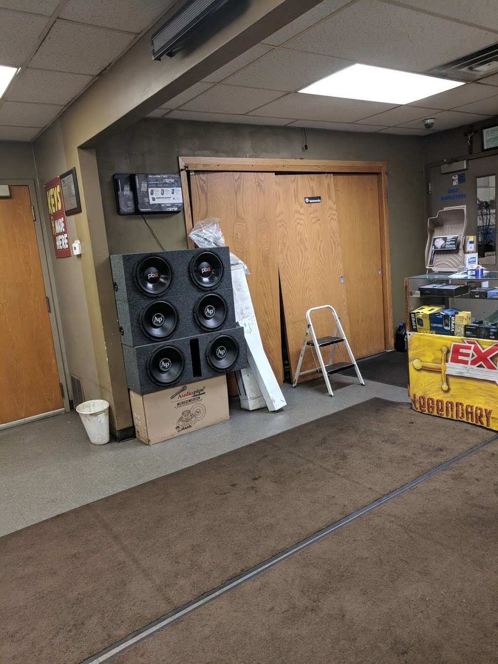 Lomeli Audio & Mufflers | 4115 W Greenfield Ave, Milwaukee, WI 53215, USA | Phone: (414) 643-5333