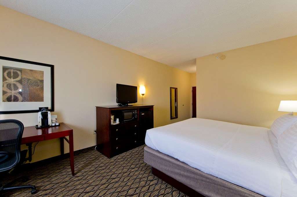 Holiday Inn Express Winchester South Stephens City | 165 Town Run Ln, Stephens City, VA 22655, USA | Phone: (540) 869-0909