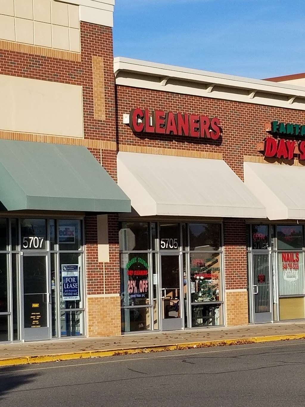 Harrison Crossing Cleaners | 5705 Plank Rd, Fredericksburg, VA 22407, USA