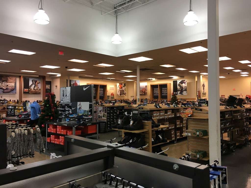 Bobs Stores Footwear & Apparel | 92 Cluff Crossing Rd, Salem, NH 03079, USA | Phone: (603) 898-4004