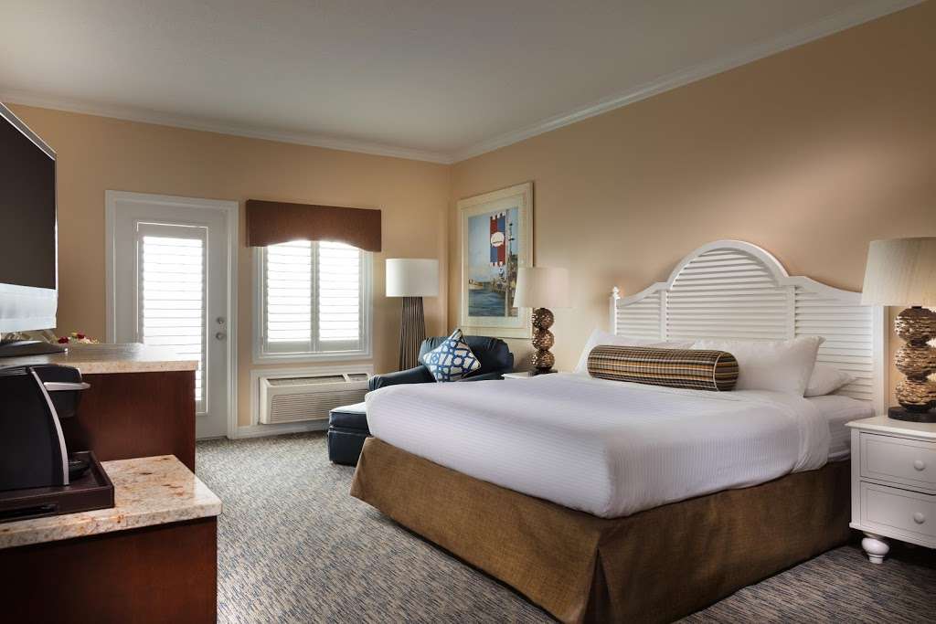 Boardwalk Inn | Waterfront #8, Kemah, TX 77565, USA | Phone: (281) 334-9880