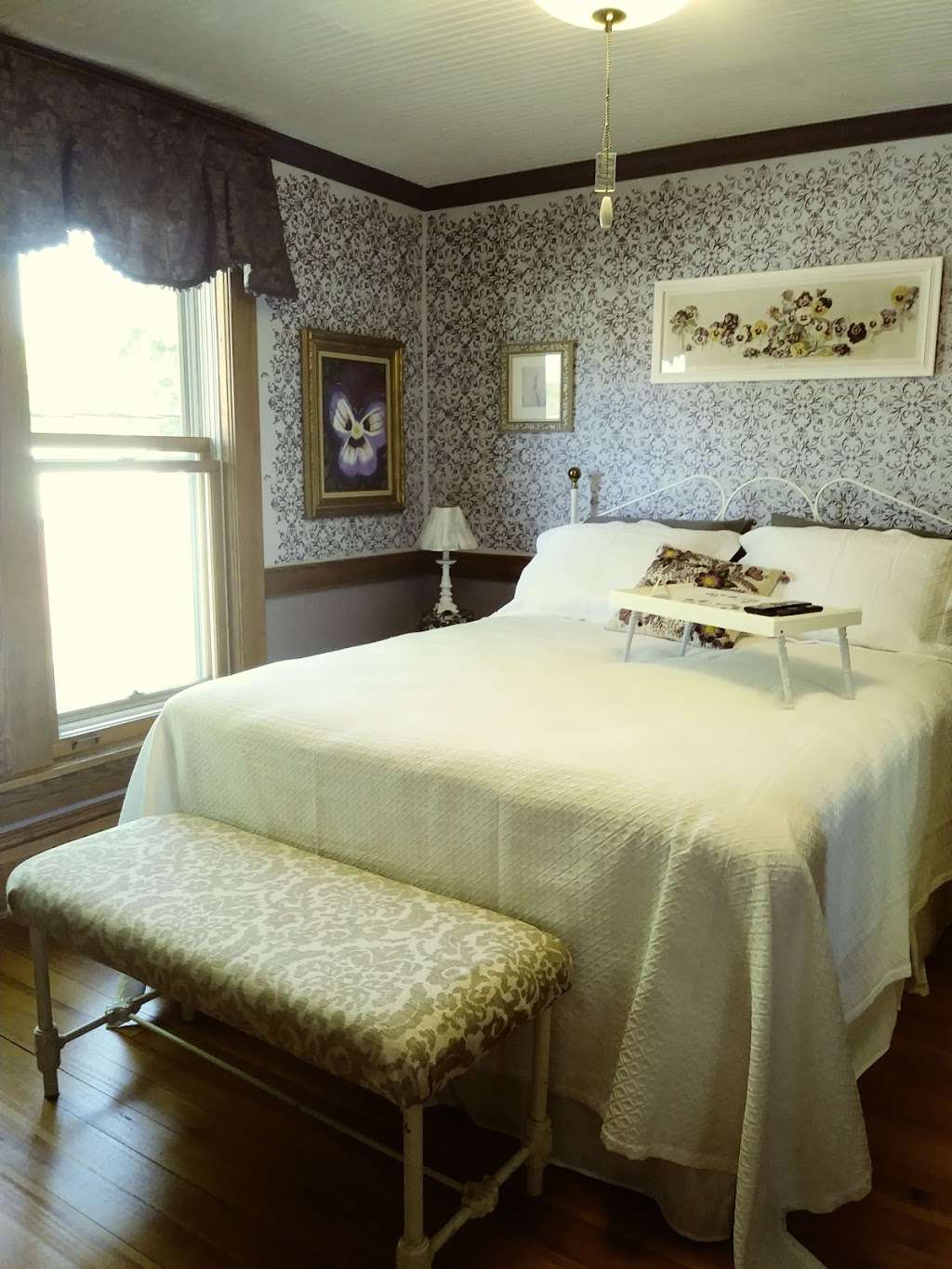 Ingleside Inn B&B | 9291, 403 Washington St, Ingleside, IL 60041, USA | Phone: (815) 321-1325