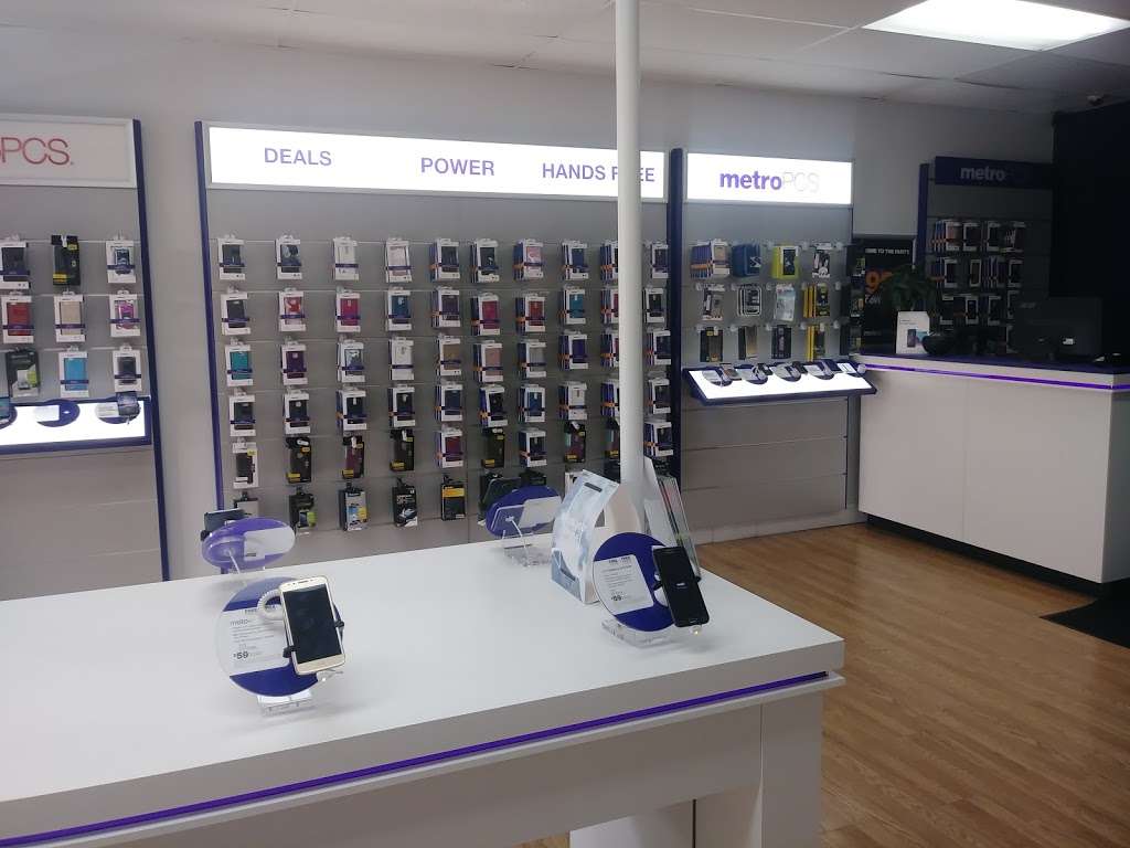 Metro by T-Mobile | 2091 Saxon Blvd, Deltona, FL 32725, USA | Phone: (386) 789-3339