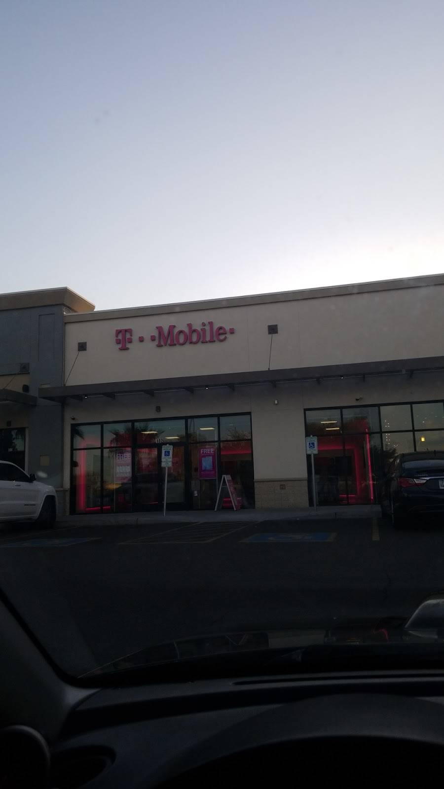 T-Mobile | 830 E Warner Rd Suite #102, Gilbert, AZ 85233, USA | Phone: (480) 935-0000