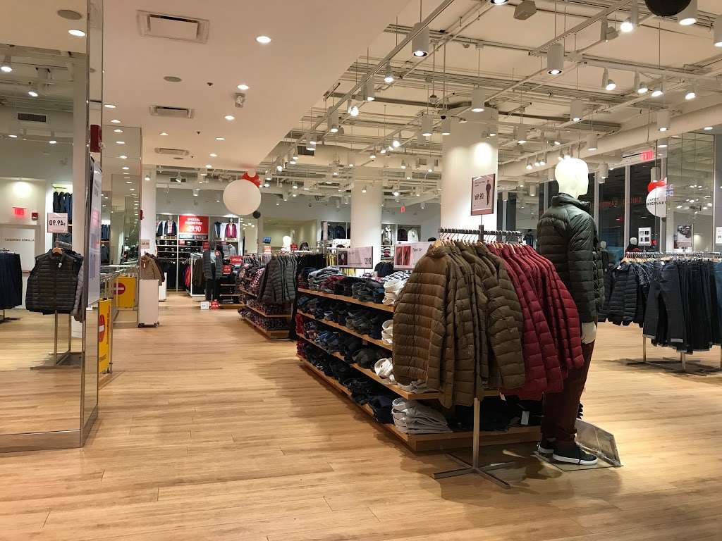 UNIQLO Garden State Plaza | 1 Garden State Plaza, Paramus, NJ 07652, USA | Phone: (877) 486-4756