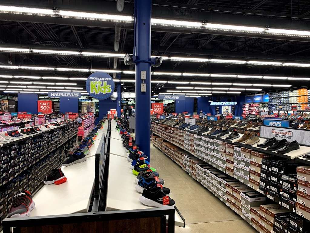 SKECHERS Factory Outlet | 269 Daniel Webster Hwy #A, Nashua, NH 03060, USA | Phone: (603) 888-0278