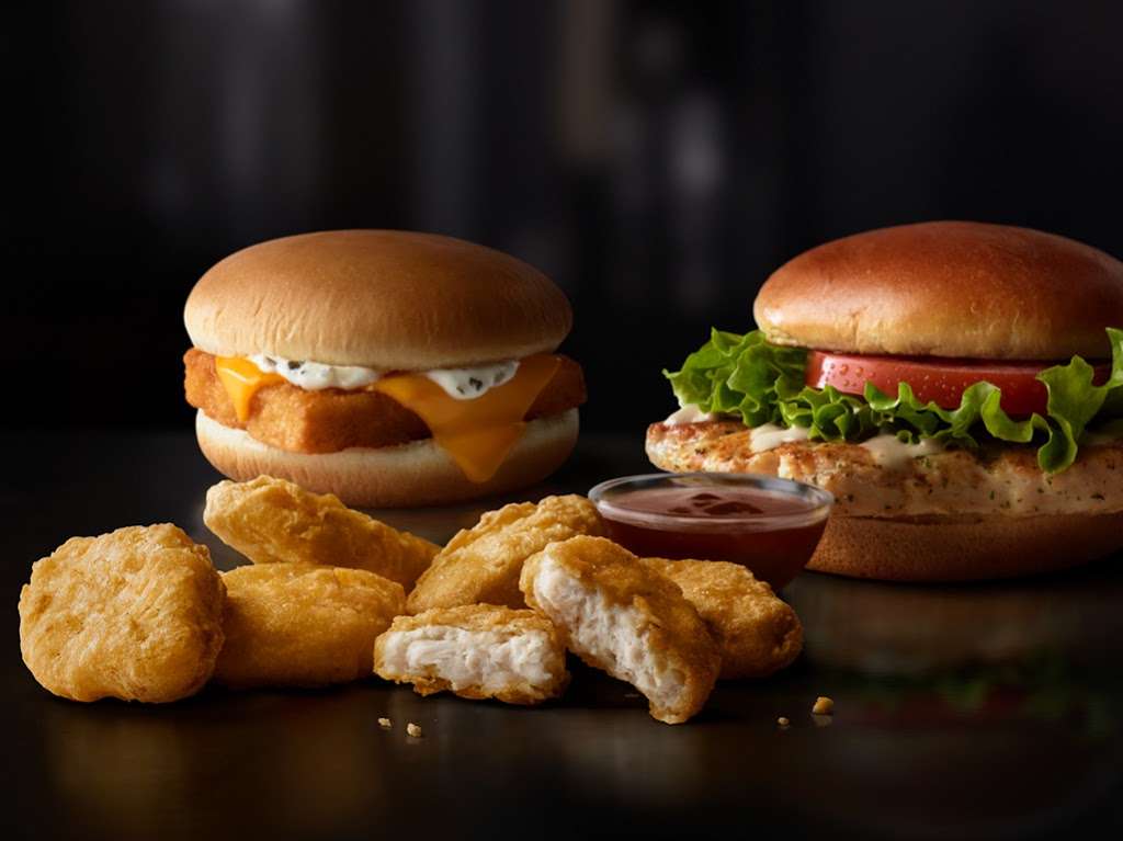 McDonalds | 4275 S 27th St, Greenfield, WI 53221, USA | Phone: (414) 281-4471