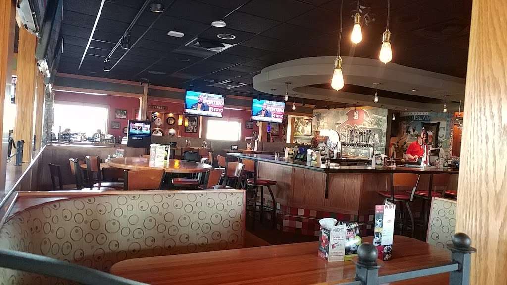 Applebees Grill + Bar | 7901 151st St, Overland Park, KS 66223, USA | Phone: (913) 814-0031