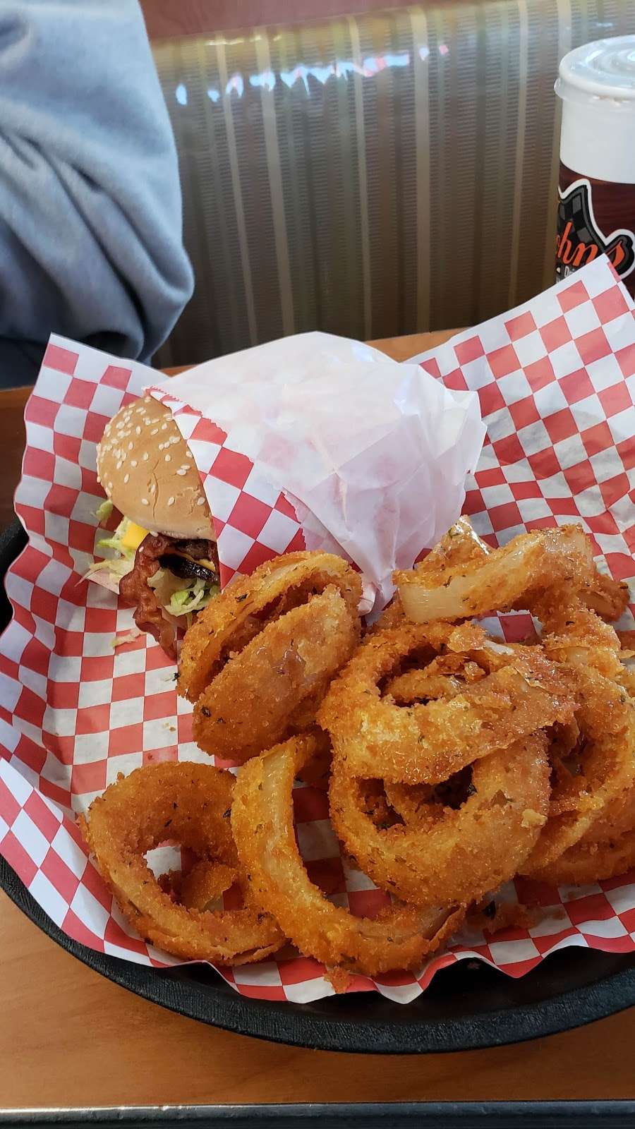 Fantasy Burgers | 1320 E South St, Long Beach, CA 90805, USA | Phone: (562) 422-2313