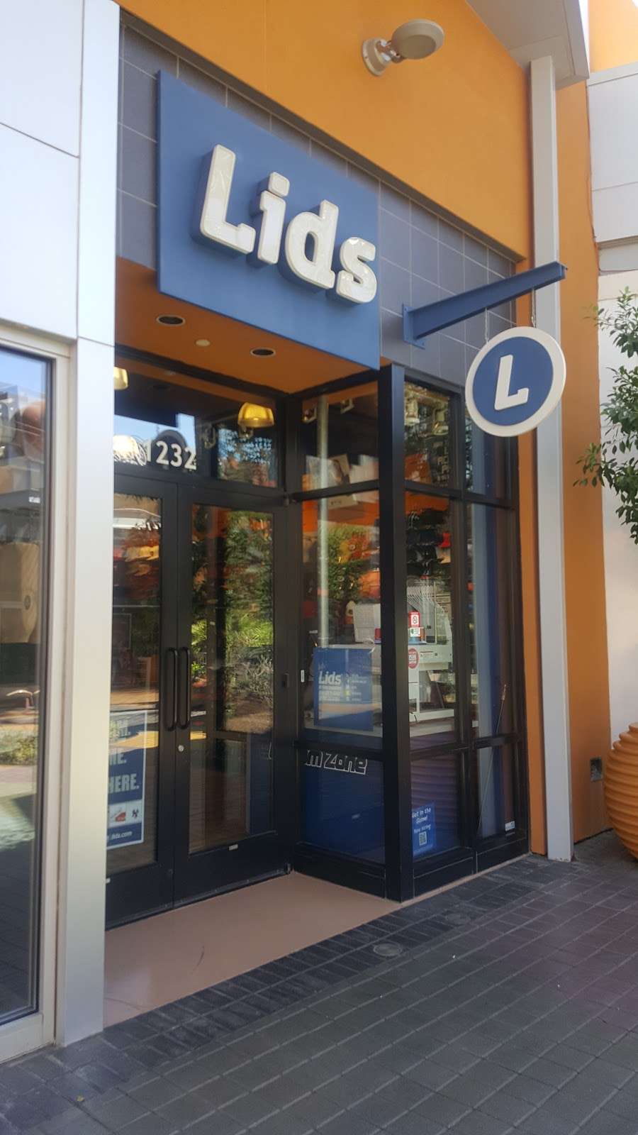 Lids | 2000 E Rio Salado Pkwy SP-C4, Tempe, AZ 85281, USA | Phone: (480) 303-0526