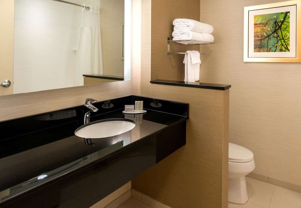 Fairfield Inn & Suites by Marriott Orlando East/UCF Area | 3420 Lake Lynda Dr, Orlando, FL 32817, USA | Phone: (407) 270-6480