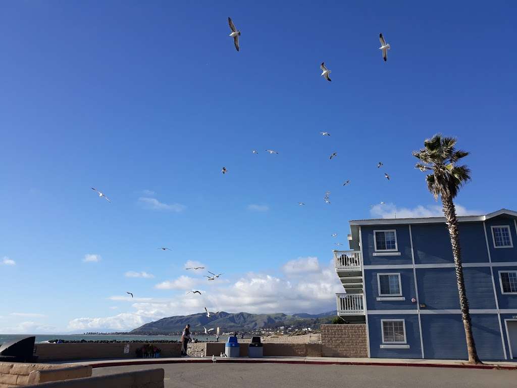 Public restroom on Ventura beach | 1140 S Seaward Ave, Ventura, CA 93001, USA