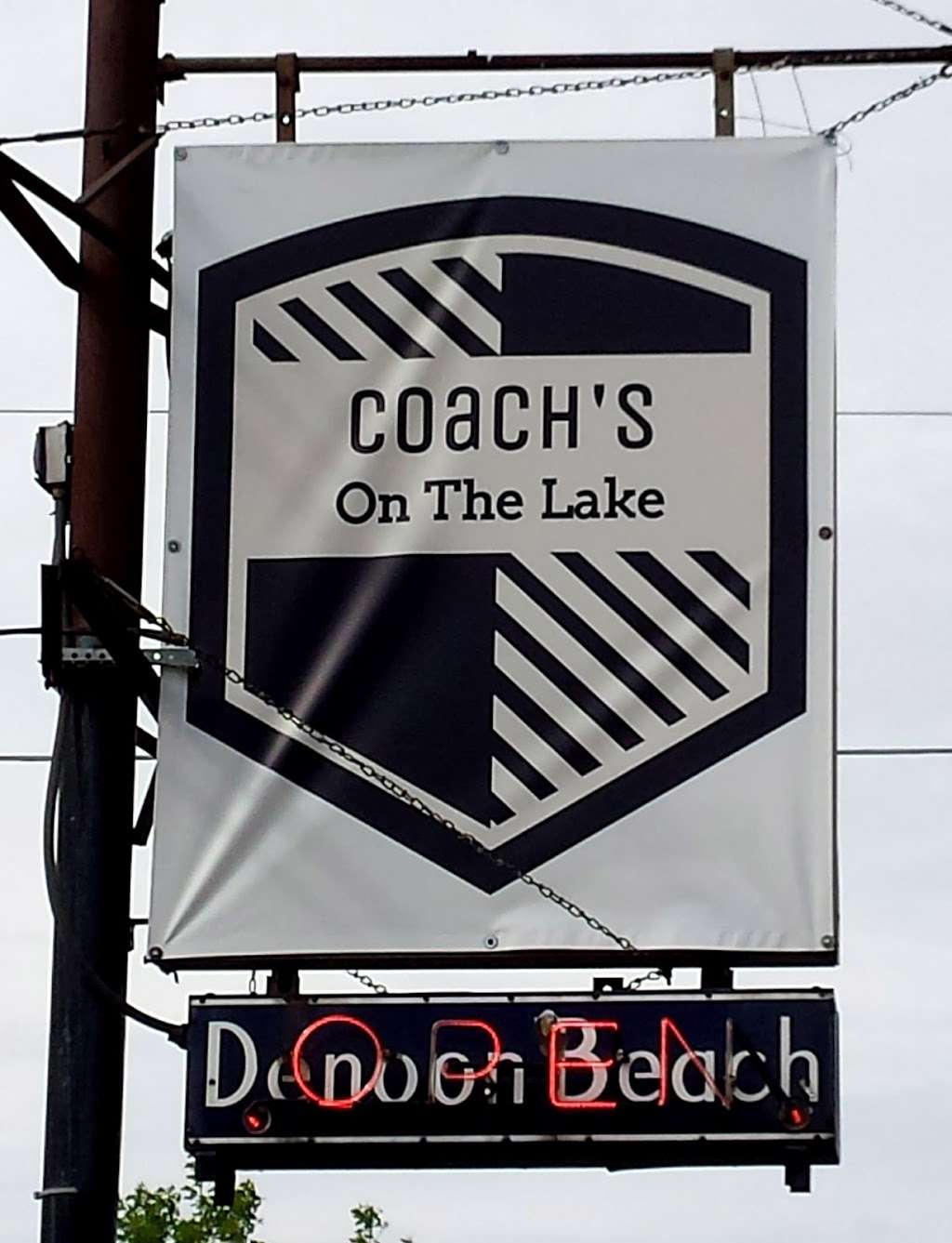 Coachs on the Lake | W198S10857 Racine Ave, Muskego, WI 53150, USA | Phone: (262) 679-6791