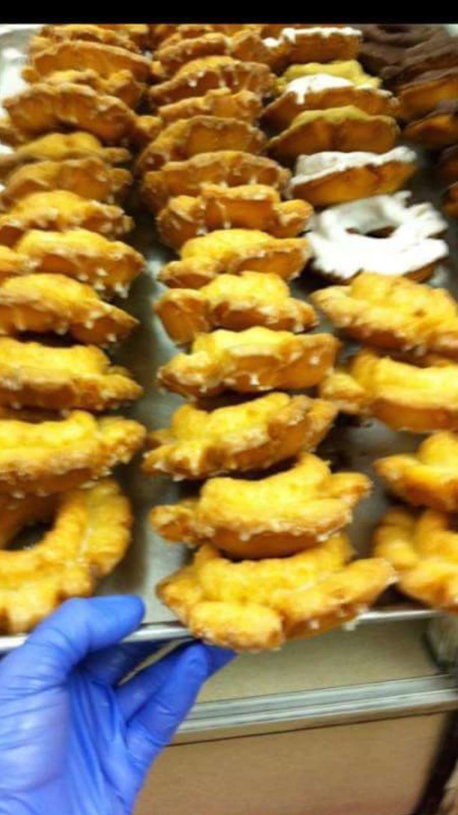 Bakery Donuts | 18401 W Lake Houston Pkwy, Humble, TX 77346, USA | Phone: (281) 360-0018