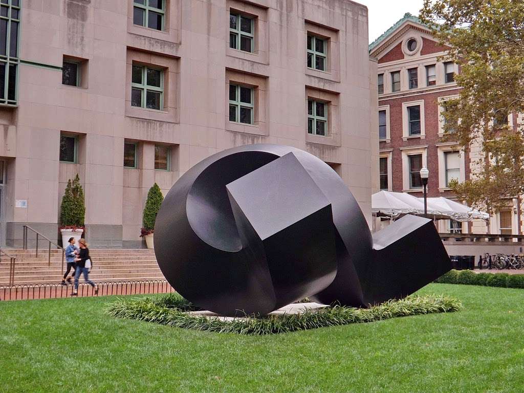 Clement Meadmore - The Curl | 3022 Broadway, New York, NY 10027, USA