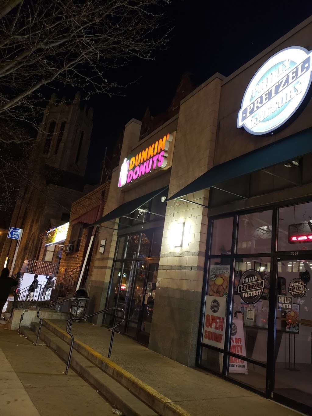 Dunkin | 221 W Hunting Park Ave, Philadelphia, PA 19140, United States | Phone: (267) 621-4812