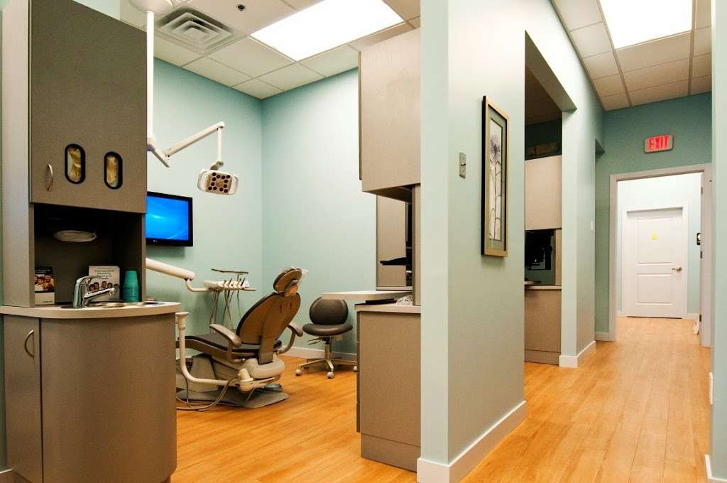 Dundee Dental Smile PC | 27 S Western Ave, Carpentersville, IL 60110, USA | Phone: (847) 783-6544