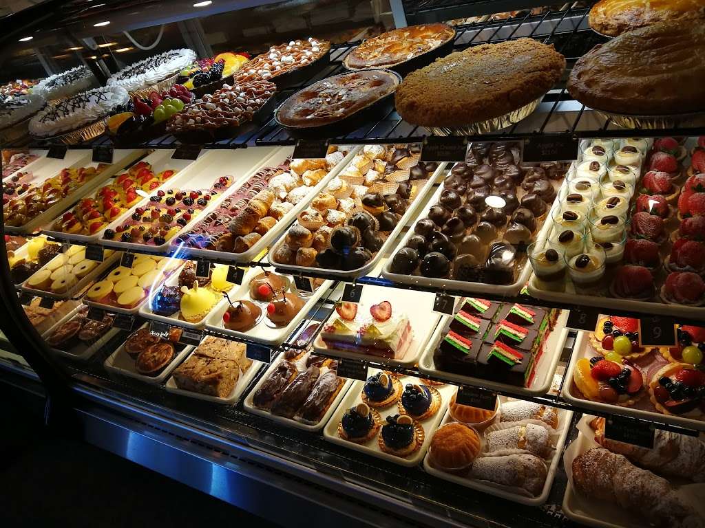 Lulus Bakery | 185-26 Union Tpke, Fresh Meadows, NY 11366, USA | Phone: (718) 454-4300