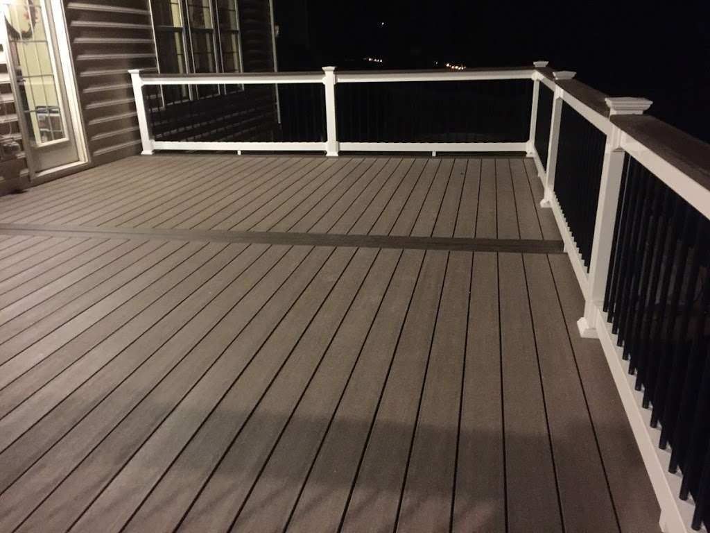 MC Fence And Deck | 43060 Jackpit Ln, Ashburn, VA 20147, USA | Phone: (571) 252-5282