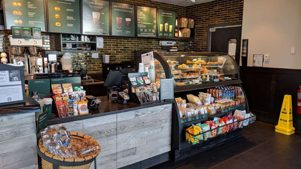 Starbucks | 4703 S 6th St, Milwaukee, WI 53221, USA | Phone: (414) 744-7018