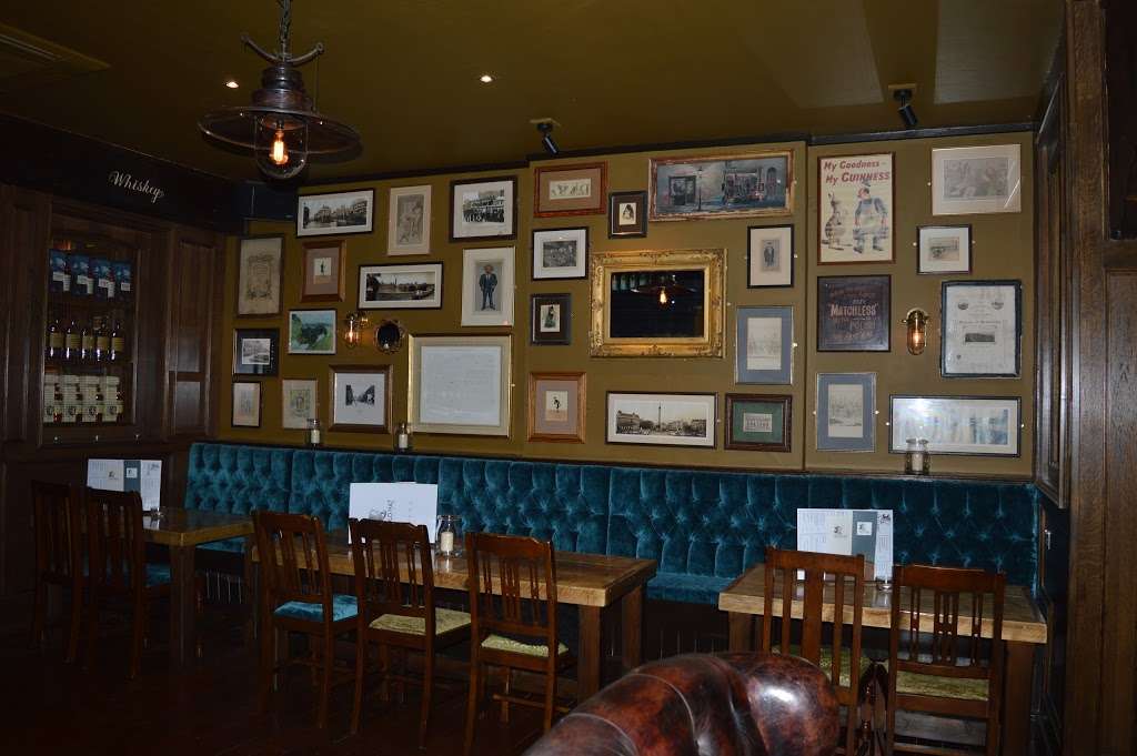 The Old Hat Ealing | 128 Broadway, London W13 0SY, UK | Phone: 020 8840 9430