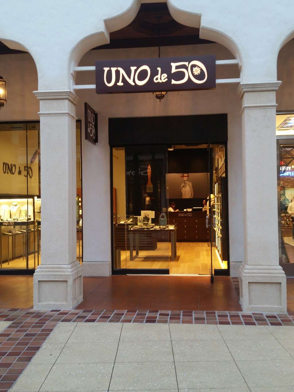 UNOde50 | 86, 1668 Buena Vista Dr #1, Lake Buena Vista, FL 32830, USA | Phone: (407) 560-0150