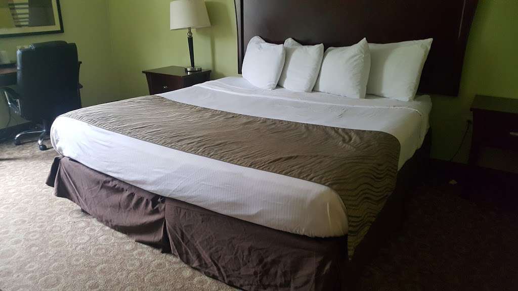Days Inn by Wyndham Doswell At the Park | 16220 International St, Doswell, VA 23047, USA | Phone: (804) 612-8680