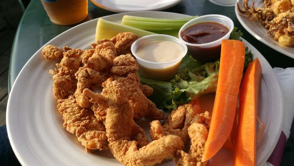 Castaways Seafood and Grille | 209 Ocean Blvd, Seabrook, NH 03874, USA | Phone: (603) 760-7500