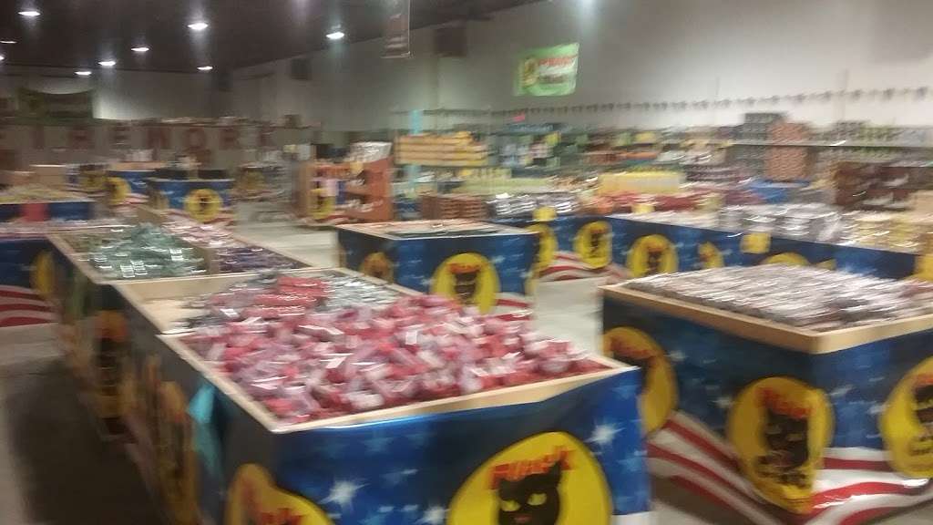 USA Fireworks Lebanon Indiana | 302 Sam Ralston Rd, Lebanon, IN 46052, USA | Phone: (317) 546-8521