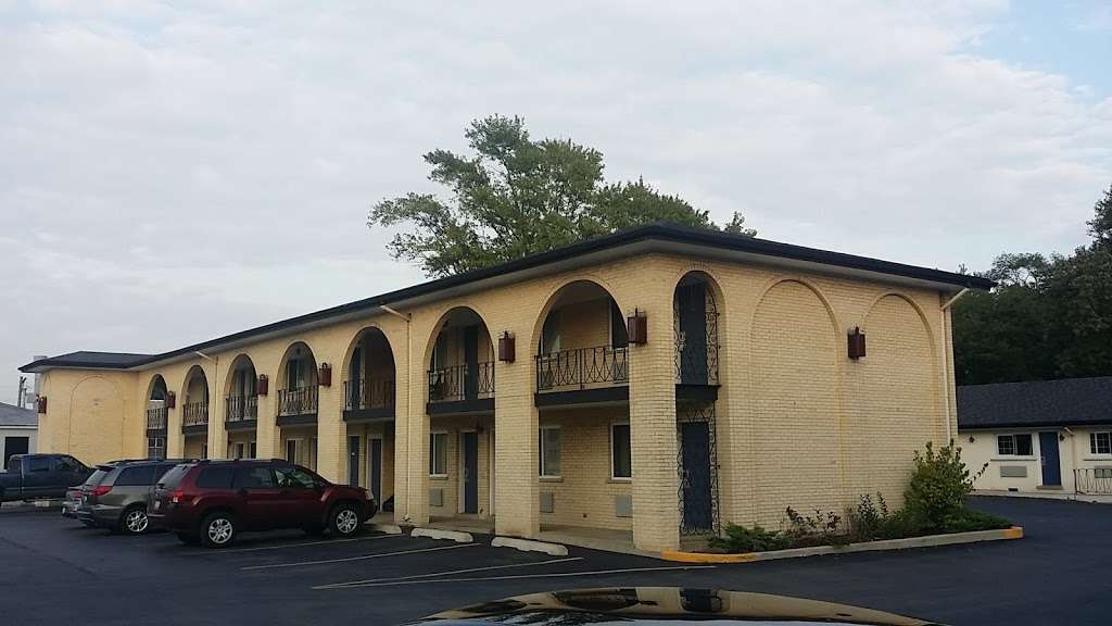 Stardust Motel | 890 E Ogden Ave, Naperville, IL 60563, USA | Phone: (630) 355-3467