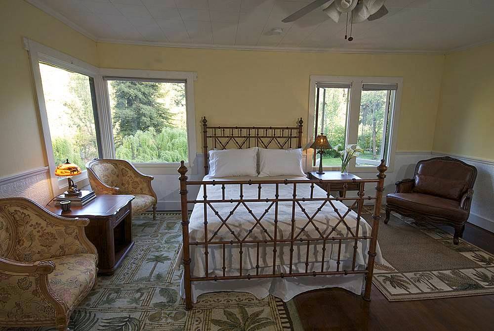 Guerneville Lodge | 15905 River Rd, Guerneville, CA 95446, USA | Phone: (707) 869-0102