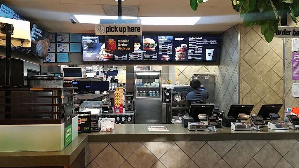 McDonalds | 632 S R L Thornton Fwy, Dallas, TX 75203, USA | Phone: (214) 946-1413